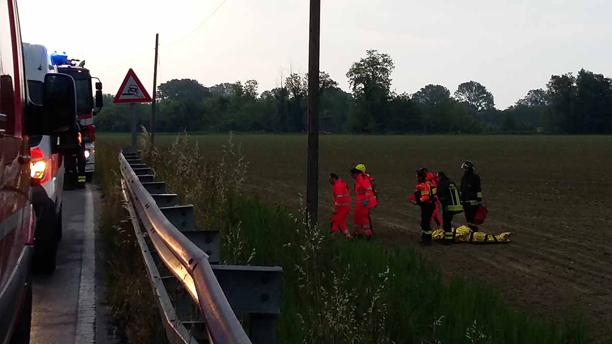 SI GETTA DAL PONTE: TRAGEDIA A PRATA