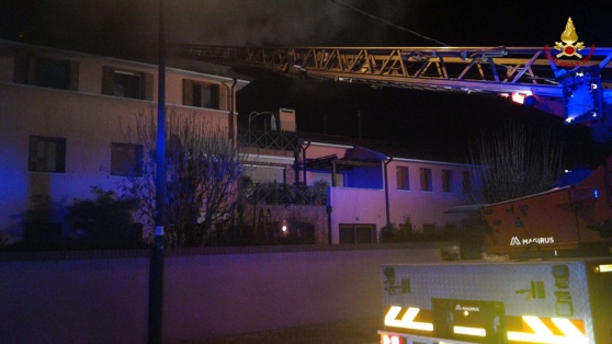 TREVISO: PALAZZINA IN FIAMME, 12 FAMIGLIE EVACUATE