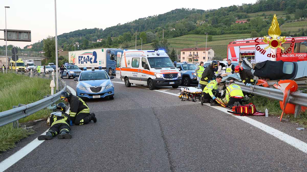 SCHIANTO IN A4 A MONTECCHIO MAGGIORE: TRE I FERITI