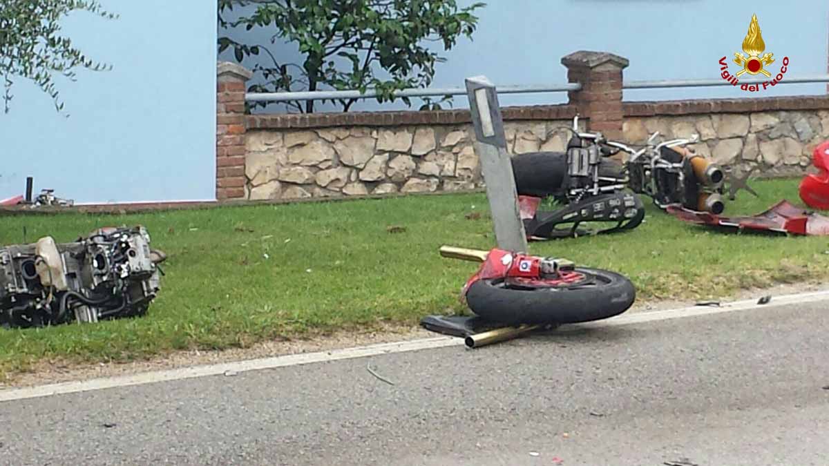 TRAGICO INCIDENTE MORTALE, PERDONO LA VITA DUE FIDANZATI