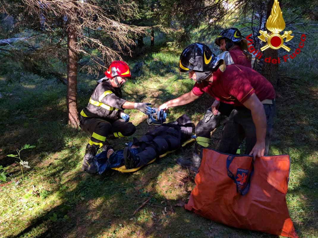 ARSIERO: VIGILI DEL FUOCO SOCCORRONO 43ENNE NEL BOSCO