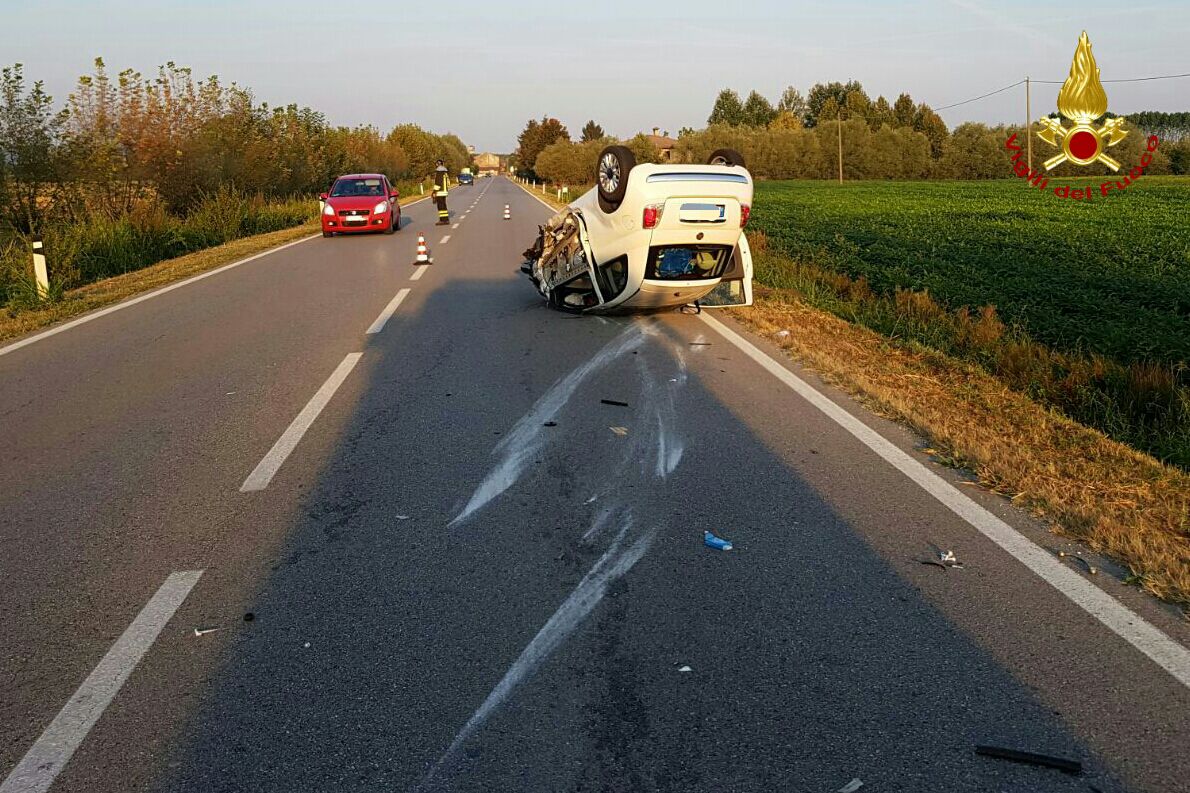 SCONTRO SEMI FRONTALE A VILLAFRANCA: COPPIA FERITA