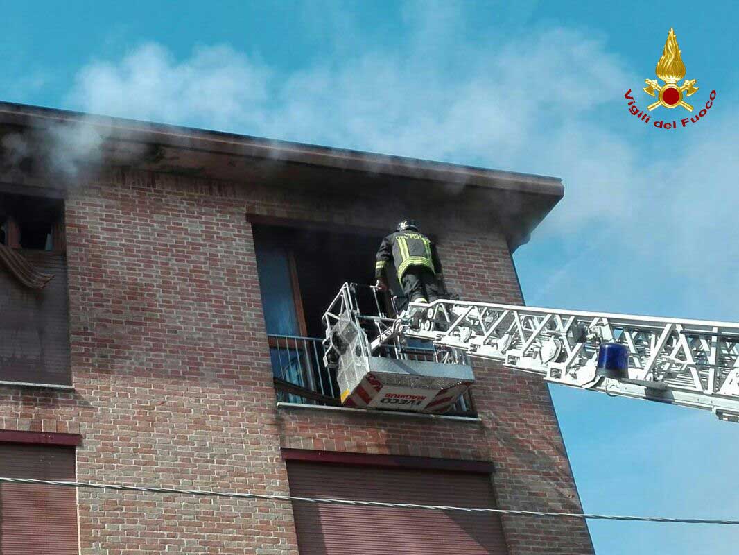 INCENDIO IN UN APPARTAMENTO DI PADOVA: DISTRUTTO UN IMMOBILE