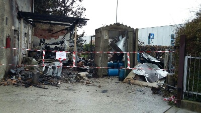 FIAMME IN UN DEPOSITO BOMBOLE GPL, PAURA A PORDENONE