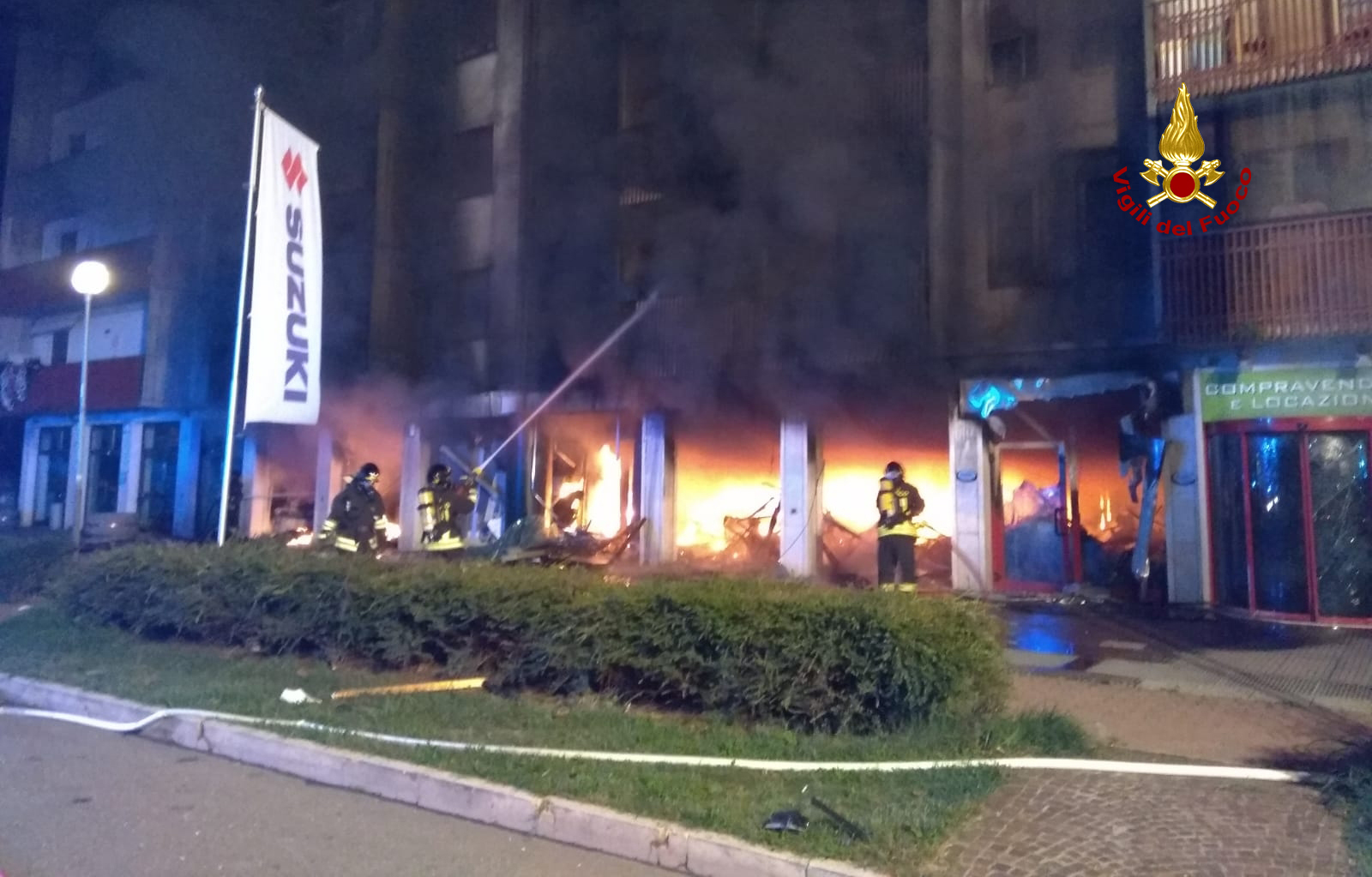 INCENDIO IN UN PALAZZO NEL VERONESE, 25 APPARTAMENTI EVACUATI