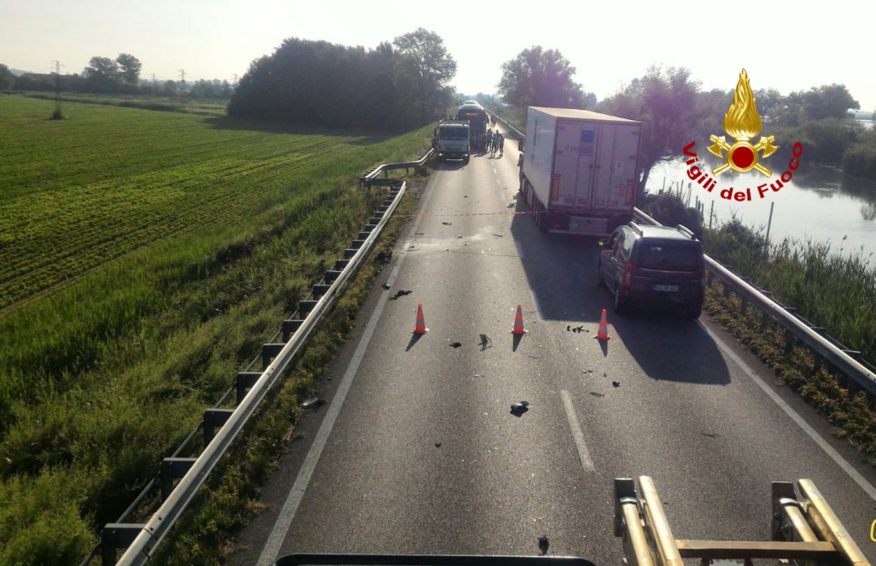 SCHIANTO AUTO CONTRO MOTO SULLA PORTEGRANDI-CAPOSILI: MUOE UN CENTAURO