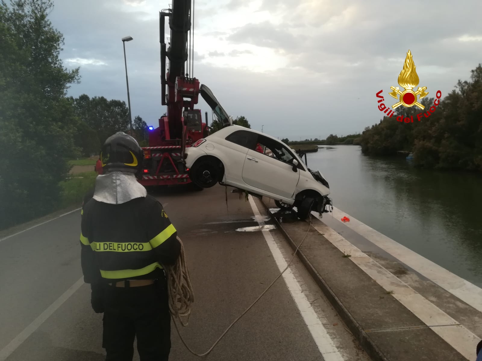 TREPORTI: AUTO FINISCE IN UN CANALE, MUORE UN 23ENNE