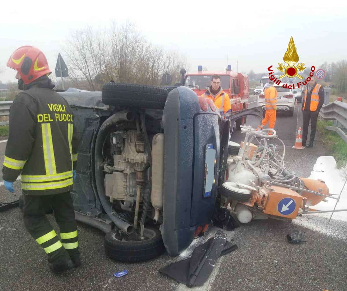 CAVARZERE: I VIGILI DEL FUOCO TROVANO L'AUTO DISPERSA NELL'ADIGE