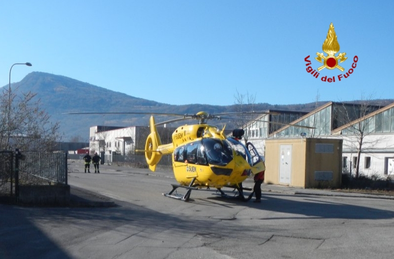 PIEVE D'ALPAGO: INCIDENTE SUL LAVORO, UN FERITO