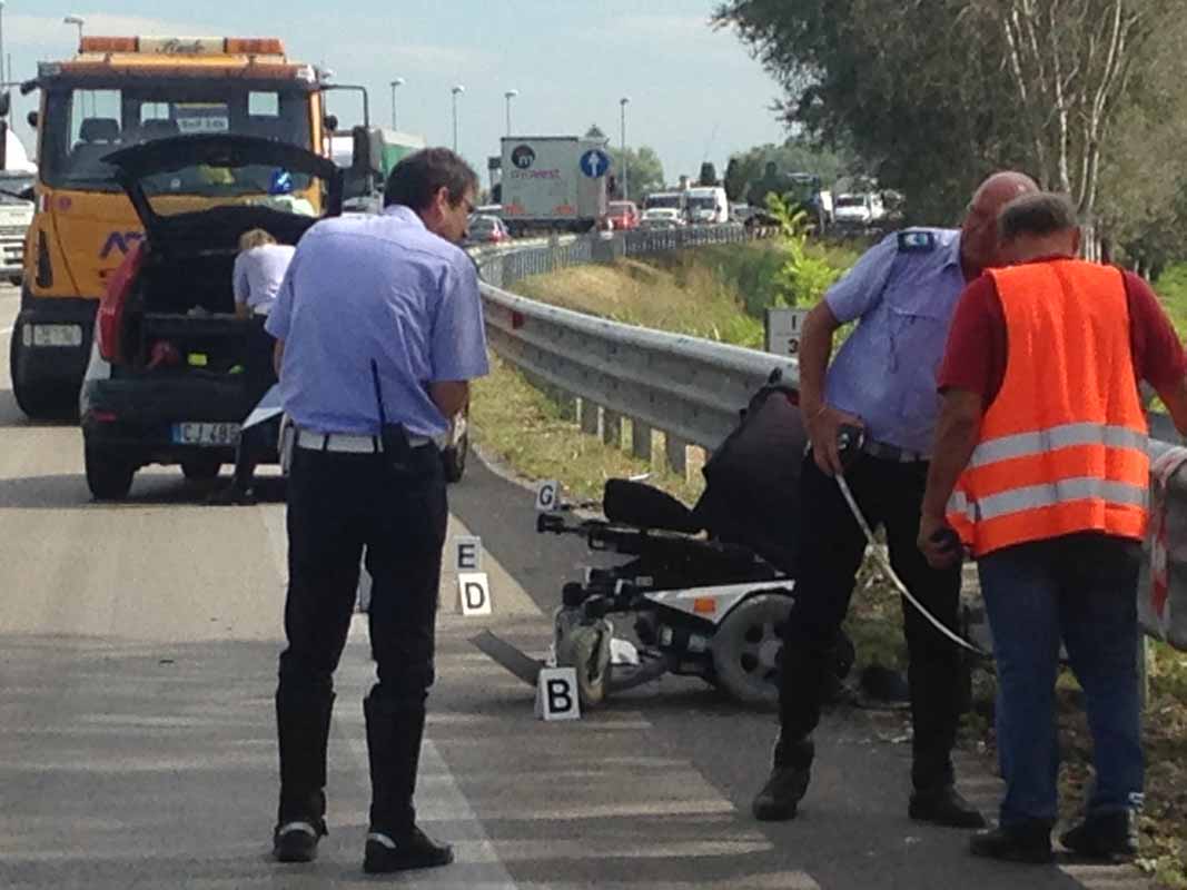 DISABILE IN CARROZZINA TRAVOLTA ED UCCISA