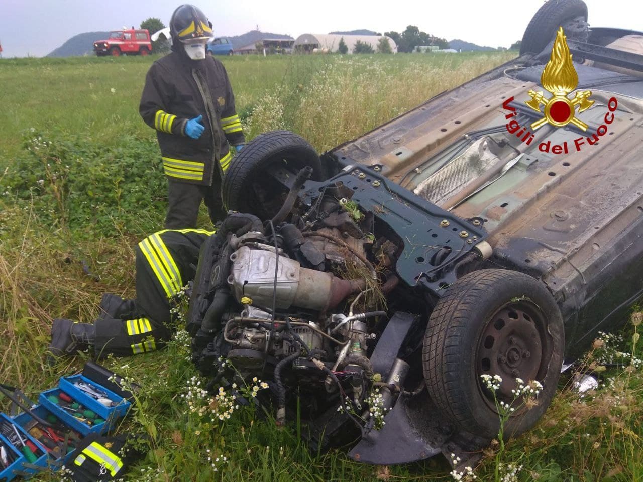 SI RIBALTA CON L'AUTO, INCIDENTE MORTALE A MEDUNO