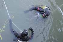 VENEZIA: SPUNTA UN CADAVERE DALL'ACQUA A FUSINA