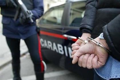 UBRIACO, ASSUME ATTEGGIAMENTI AGGRESSIVI CONTRO I CARABINIERI: ARRESTATO UN 43ENNE ARGENTINO PER MINACCIA E LESIONI A PUBBLICO UFFICIALE