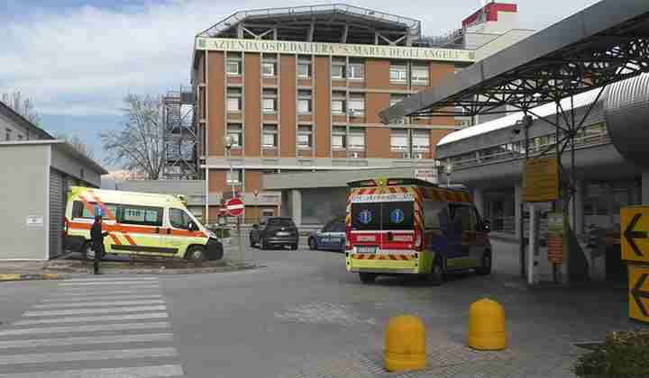 SCONTRO TRA SUV E BICICLETTA IN VIA SAN VALENTINO A PORDENONE, GRAVE UN GIOVANE