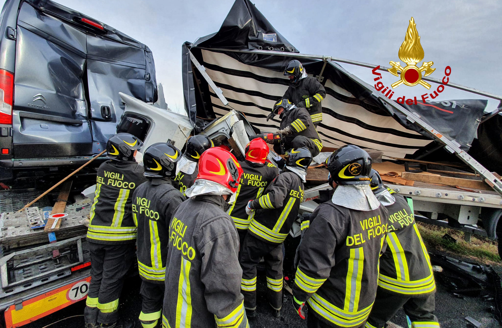 TAMPONAMENTO IN A4: FERITO IL CONDUCENTE DI UN FURGONE